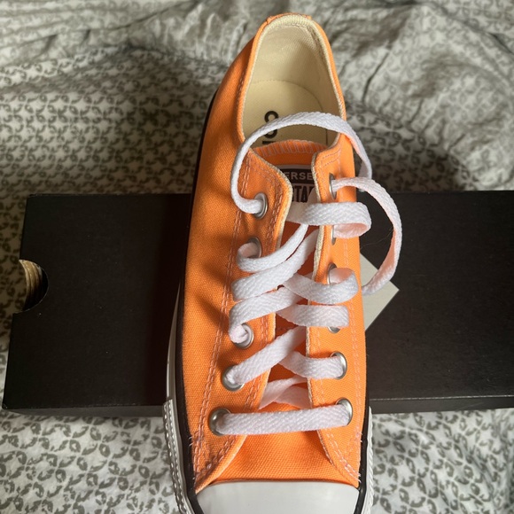 Brand new never worn, women’s size 7 converse running shoes. - Picture 2 of 4